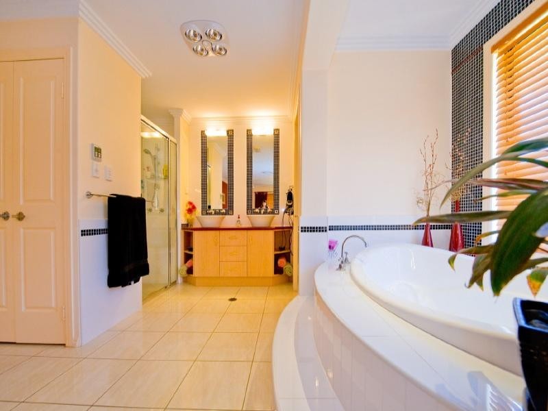 10 Rebecca Close, Rockyview QLD 4701