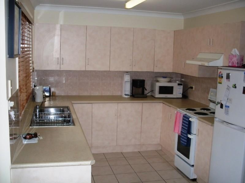 2/4 Ames Street, Kawana QLD 4701