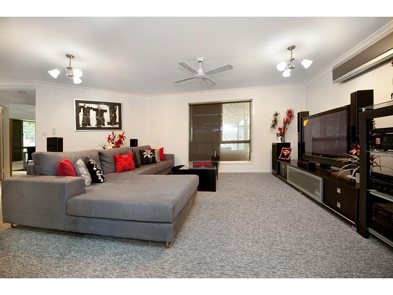 17 Connemara Drive, Kawana QLD 4701