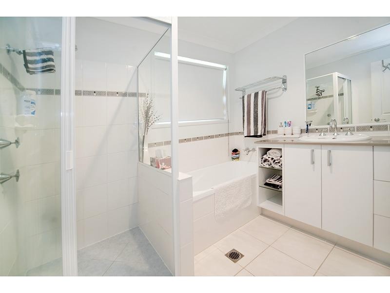 17 Connemara Drive, Kawana QLD 4701