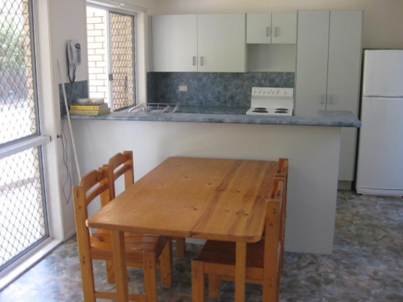 2/374 Limpus Street, Frenchville QLD 4701