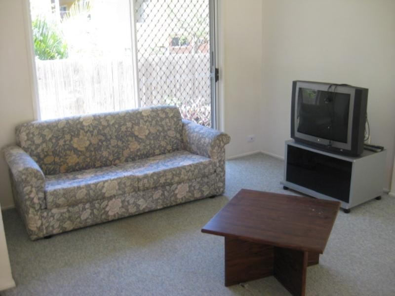 2/374 Limpus Street, Frenchville QLD 4701