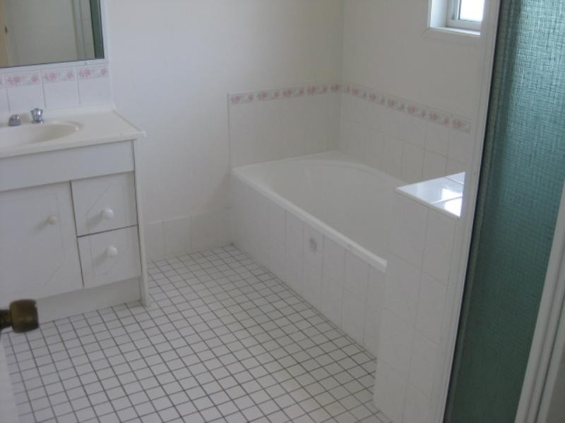 2/374 Limpus Street, Frenchville QLD 4701