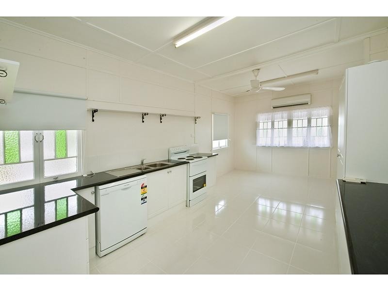 23 Lauga Street, Park Avenue QLD 4701
