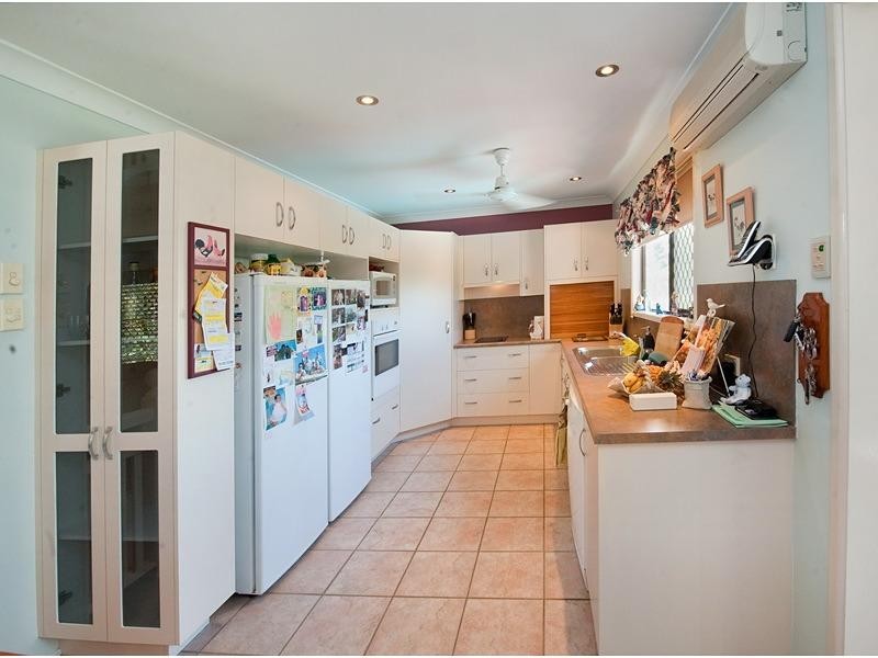 77 Kershaw Street, Park Avenue QLD 4701