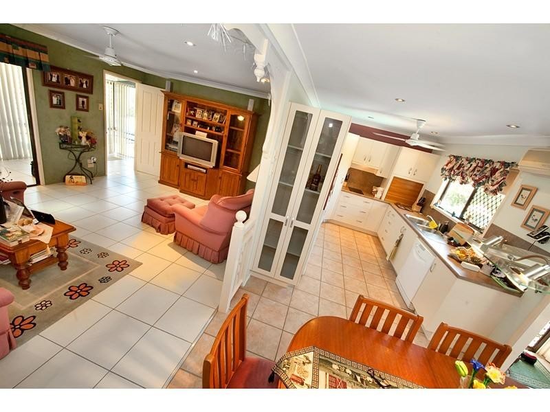 77 Kershaw Street, Park Avenue QLD 4701