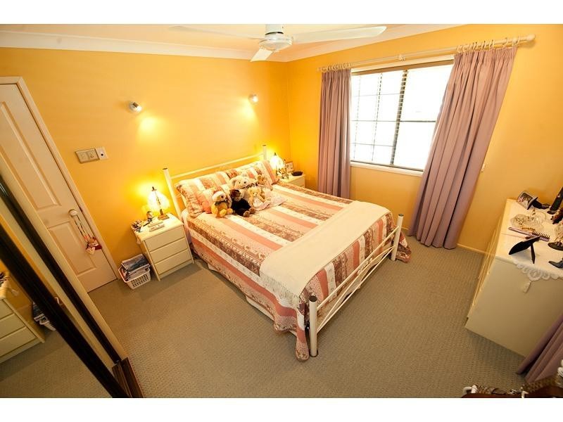 77 Kershaw Street, Park Avenue QLD 4701