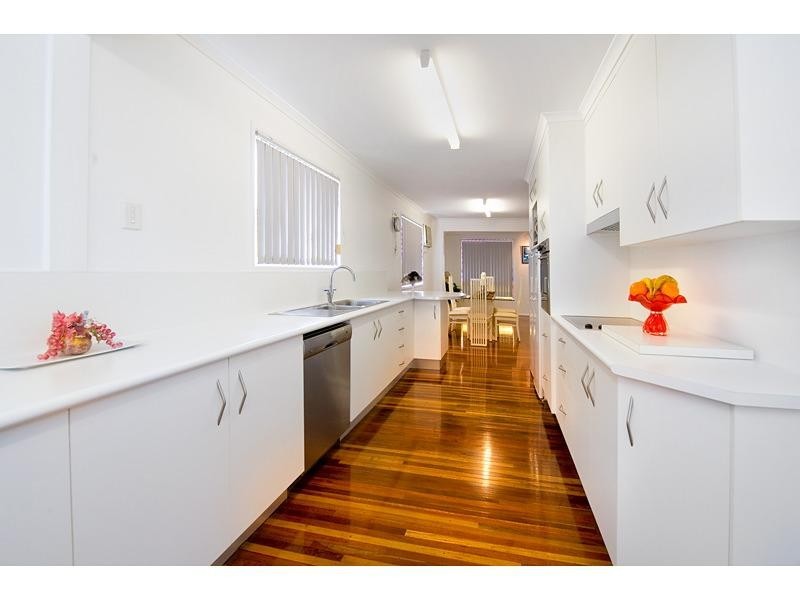 32 Locke Street, Kawana QLD 4701