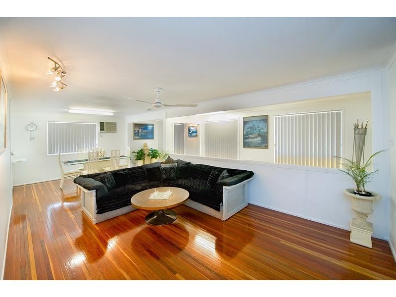 32 Locke Street, Kawana QLD 4701