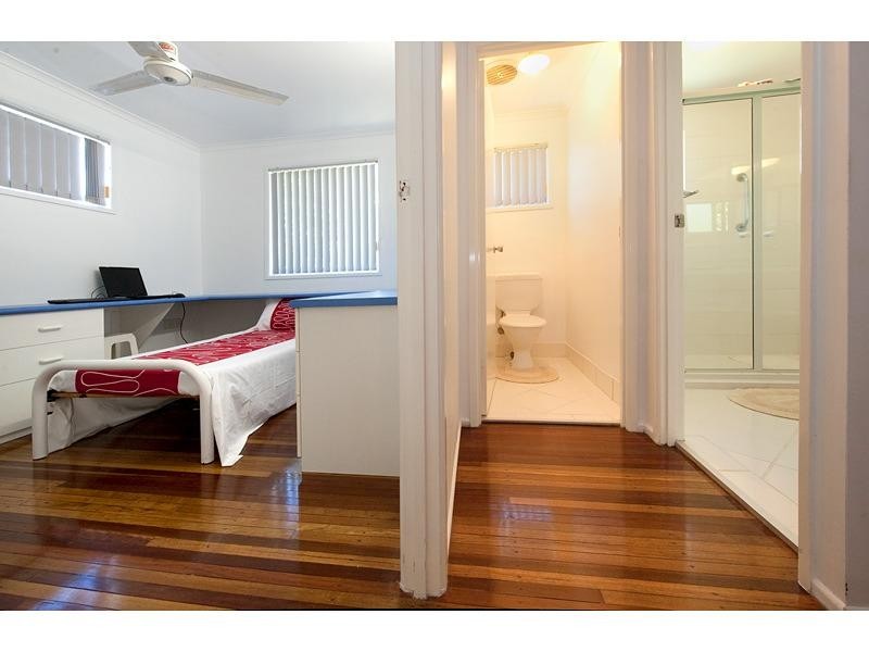 32 Locke Street, Kawana QLD 4701