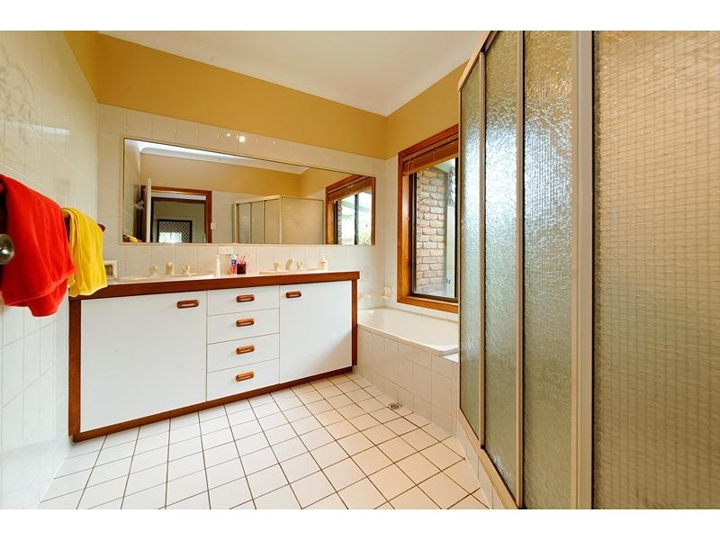 16 Green Avenue, Glenlee QLD 4711