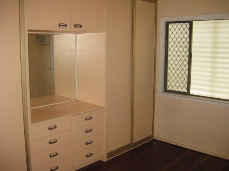 10 Lauga Street, Park Avenue QLD 4701