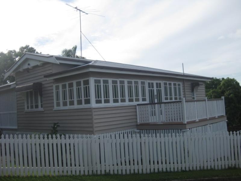8 Dobbs Street, The Range QLD 4700