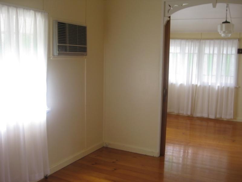 8 Dobbs Street, The Range QLD 4700