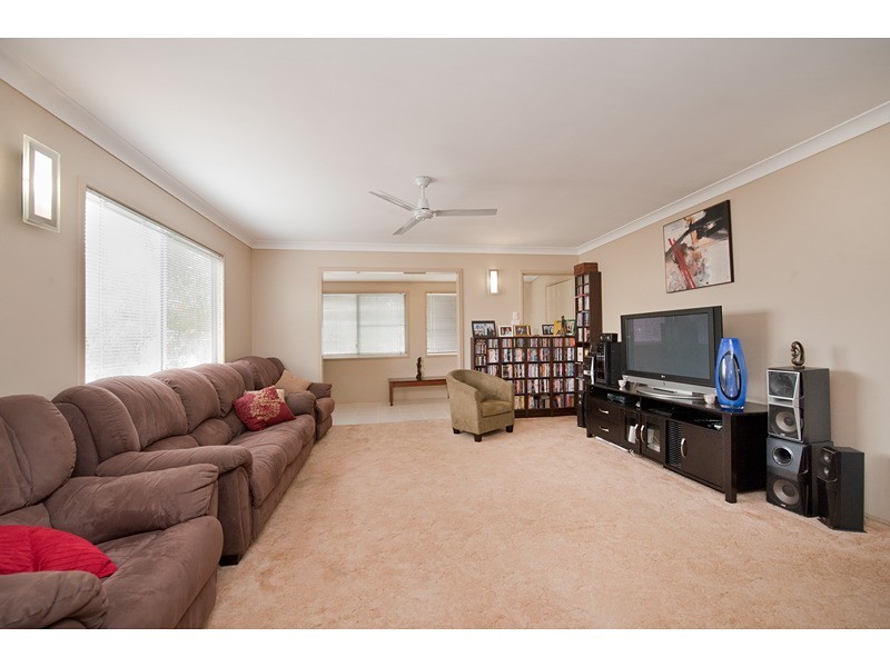 19 Symons Street, Park Avenue QLD 4701