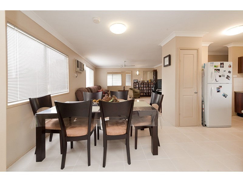 19 Symons Street, Park Avenue QLD 4701