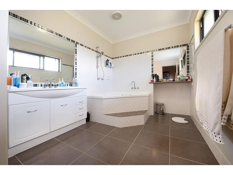 31 Sondra Lena Drive, Glenlee QLD 4711