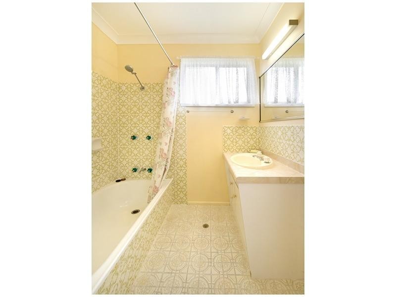 16 Webber Avenue, Kawana QLD 4701