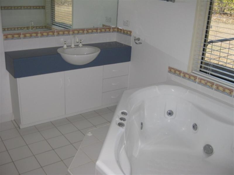 8 Mark Acton Close, Rockyview QLD 4701