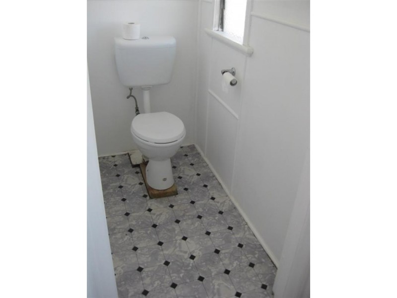 2/57 Deacon Street, Berserker QLD 4701