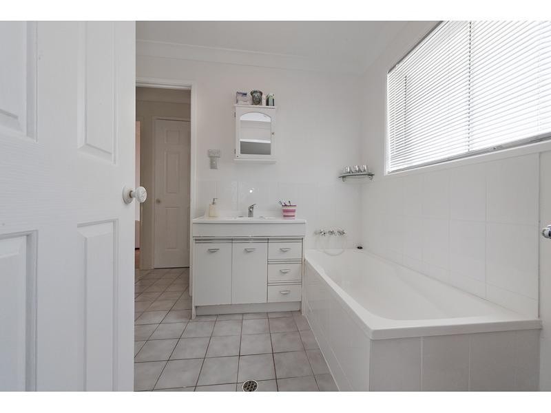 6 Kavanagh Crescent, Koongal QLD 4701