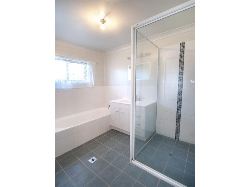 4 Moss Court, Frenchville QLD 4701