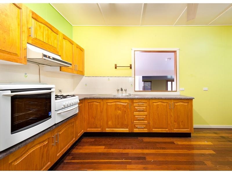 8 Hamilton Avenue, Wandal QLD 4700