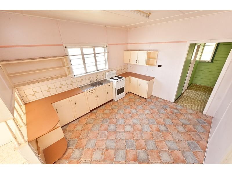 14 Miles Street, Berserker QLD 4701