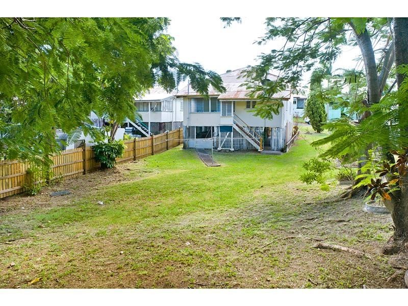 14 Miles Street, Berserker QLD 4701