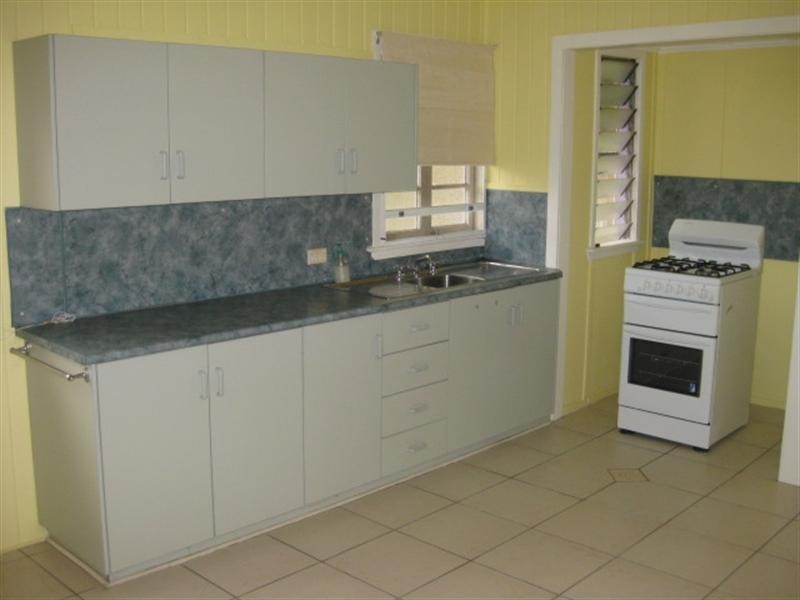 10 Cowap Street, Park Avenue QLD 4701