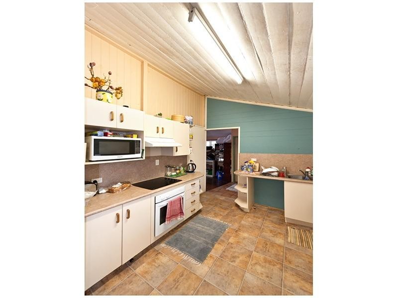 8 Jones Street, Wandal QLD 4700