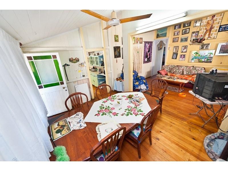 350 East Street, Depot Hill QLD 4700