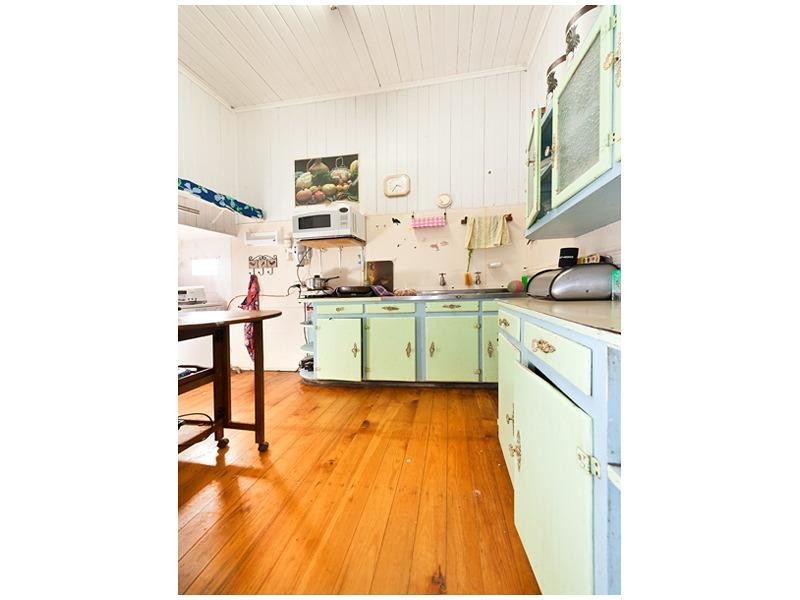 350 East Street, Depot Hill QLD 4700