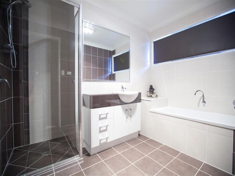 24 Ingram Drive, Gracemere QLD 4702