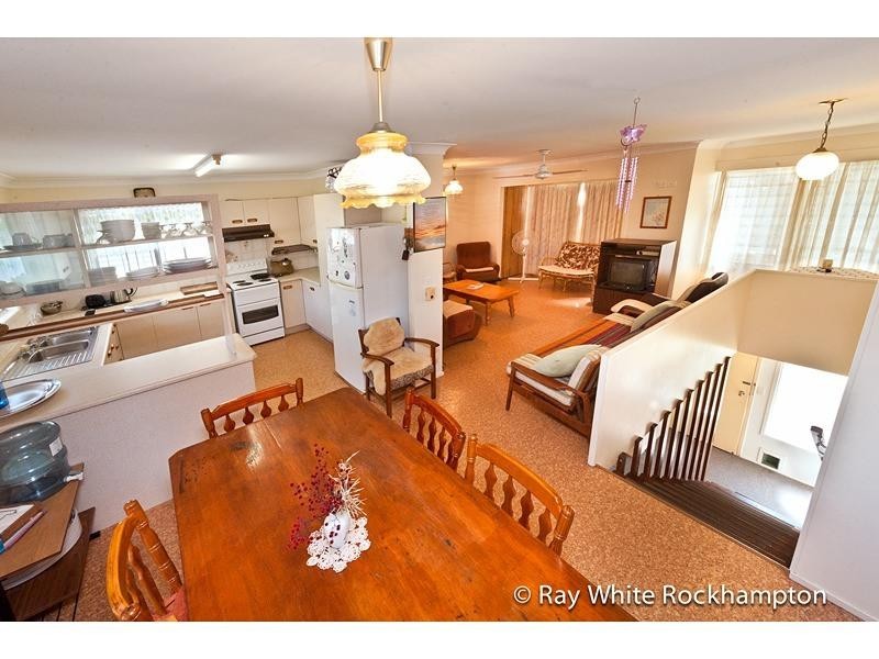 19 Cousins Street, The Range QLD 4700