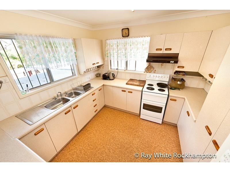 19 Cousins Street, The Range QLD 4700