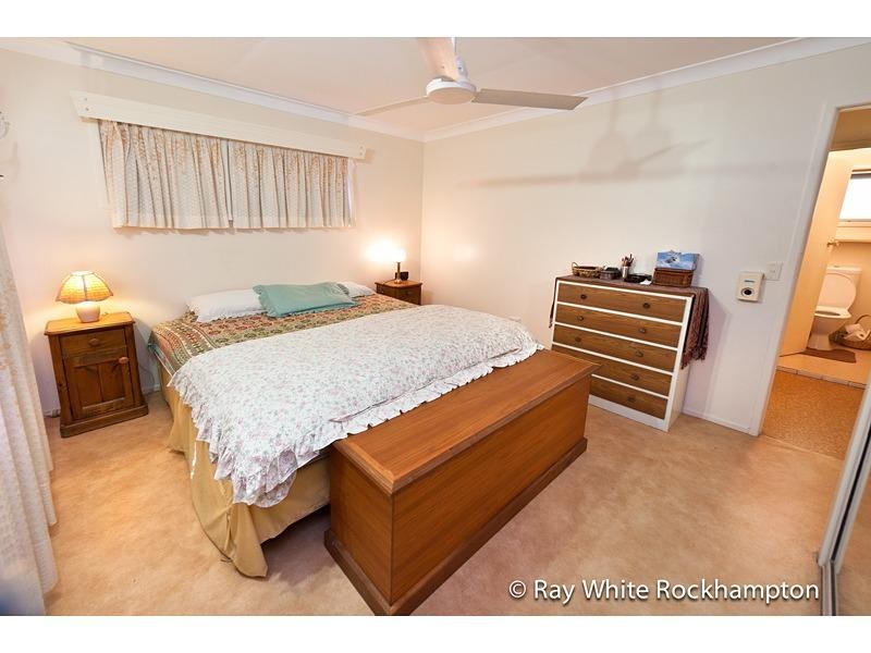 19 Cousins Street, The Range QLD 4700