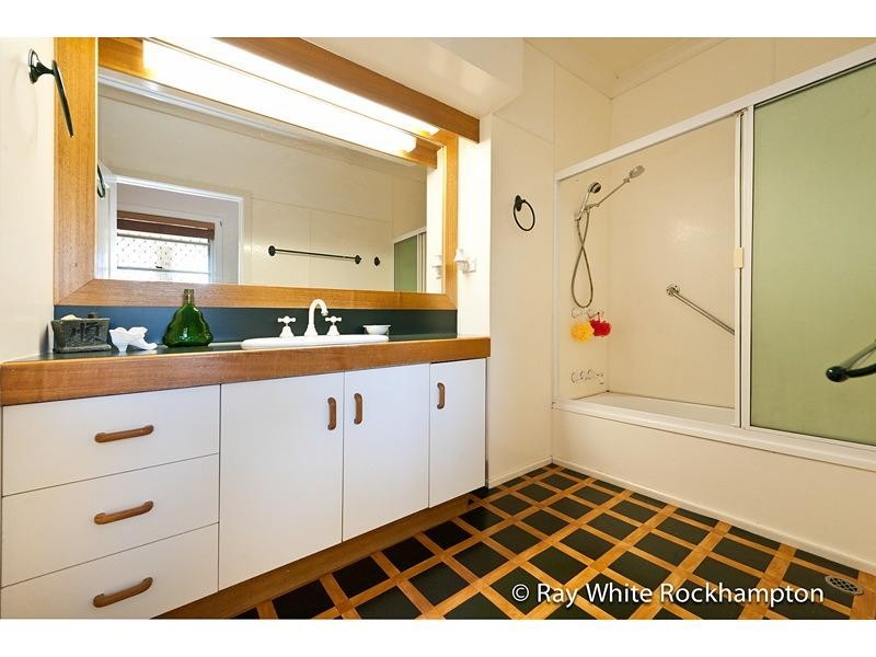 67 Nerimbera School Road, Nerimbera QLD 4701