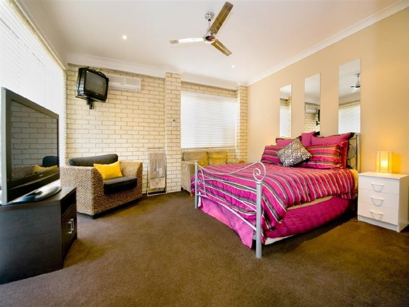 4 Whiteley Street, Frenchville QLD 4701