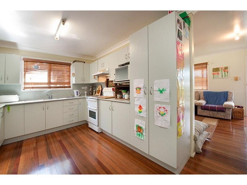 8 Charles Street, Berserker QLD 4701