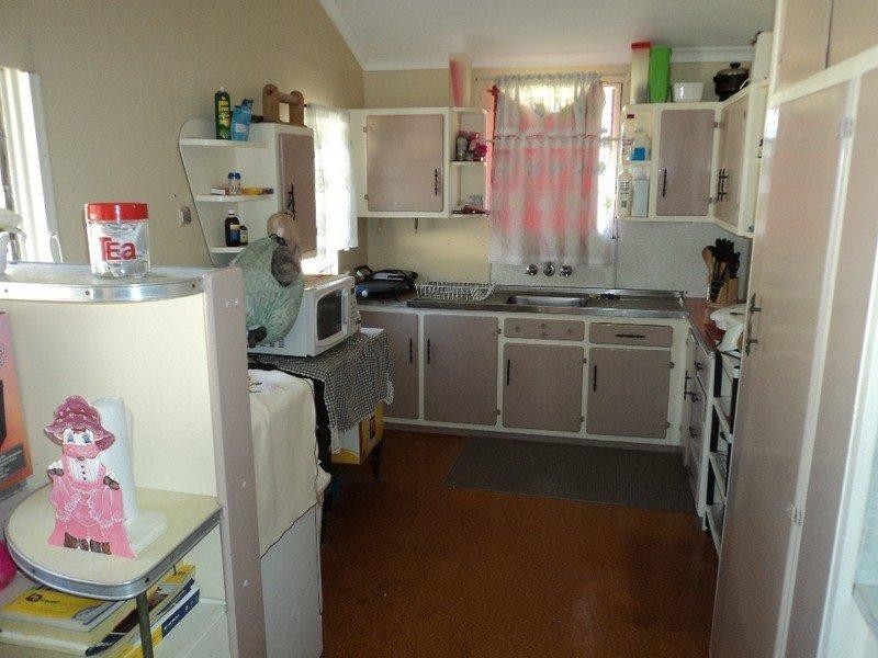 11 Francis Street, Depot Hill QLD 4700