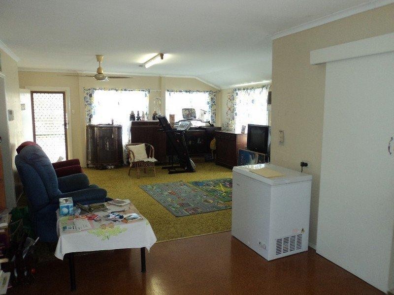 11 Francis Street, Depot Hill QLD 4700