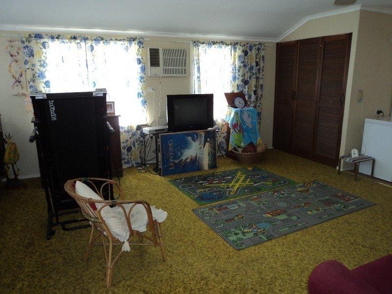 11 Francis Street, Depot Hill QLD 4700