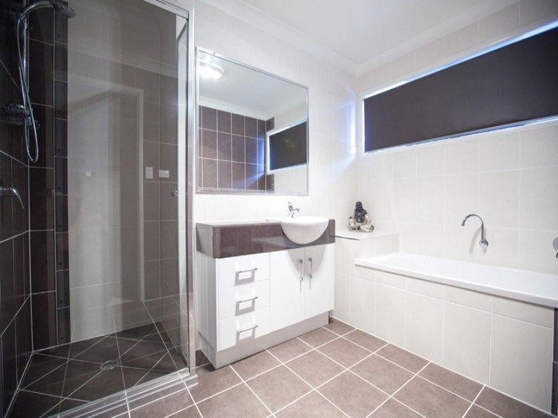 24 Ingram Drive, Gracemere QLD 4702