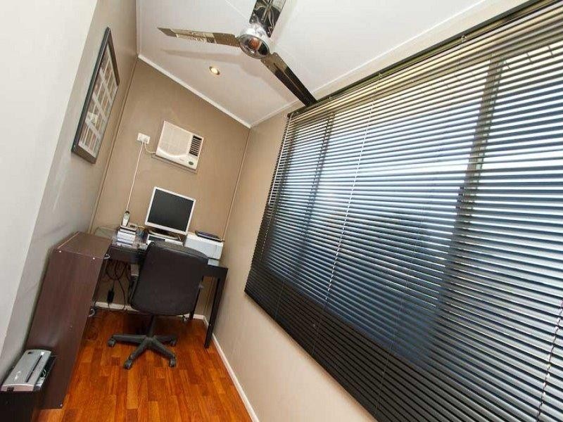 15 Wackford Street, Park Avenue QLD 4701