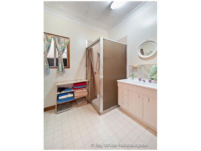 19 Cousins Street, The Range QLD 4700