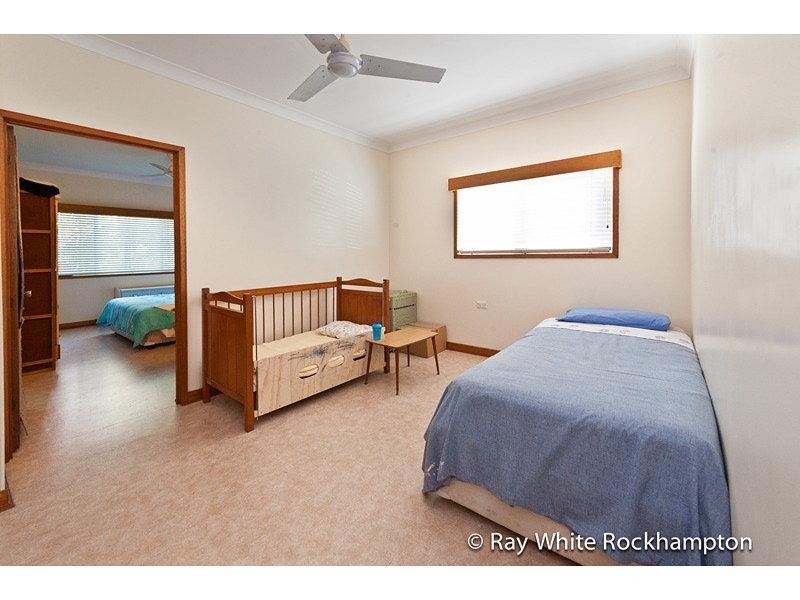 19 Cousins Street, The Range QLD 4700