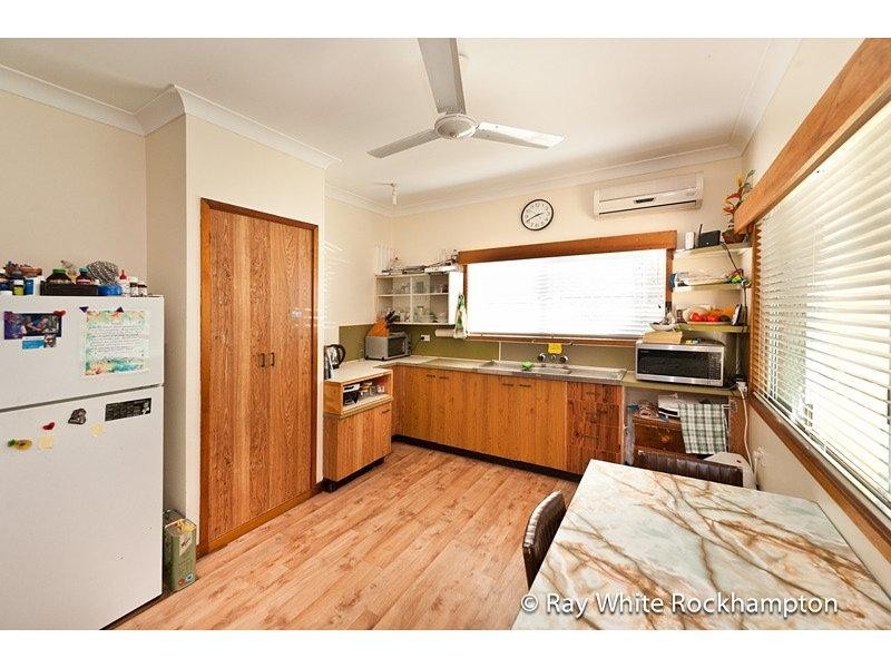 19 Cousins Street, The Range QLD 4700