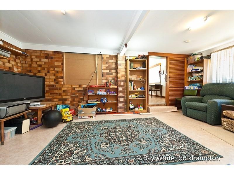 19 Cousins Street, The Range QLD 4700