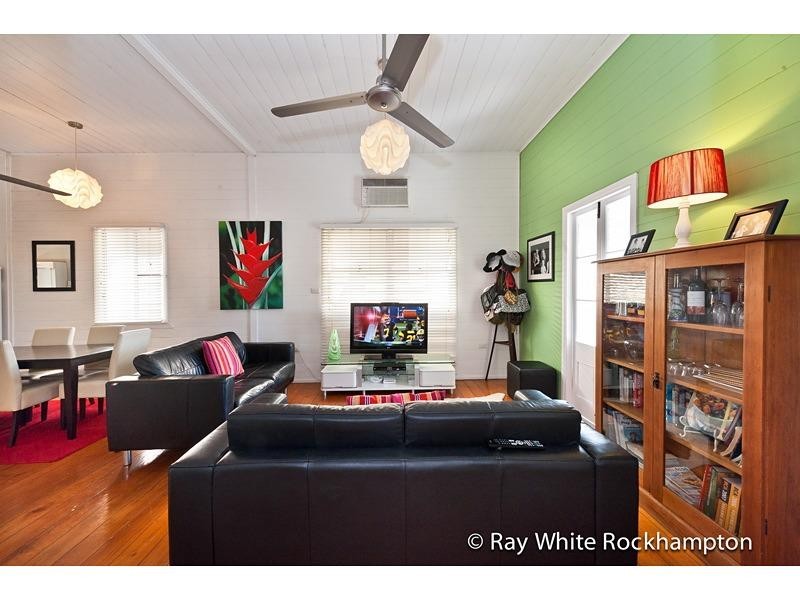 299 East Street, Depot Hill QLD 4700